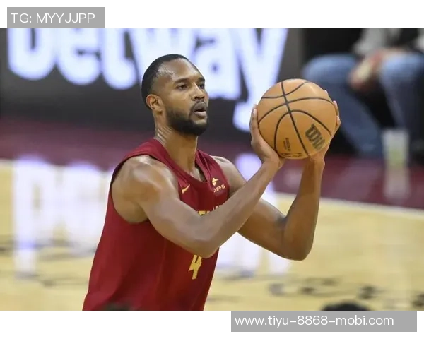 小莫布里半场表现出色7投3中贡献11分3篮板2助攻2盖帽 小莫布里半场表现出色7投3中贡献11分3篮板2助攻2盖帽